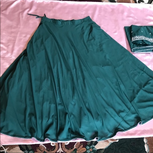 Sari palace 3 peaces skirt and top and scarf - Picture 6 of 8